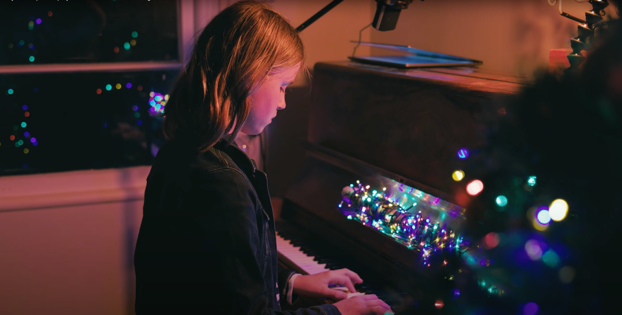 William Plays His Favourite Christmas Song 🎹